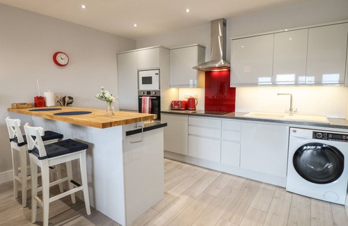 Rugeley Cabaña | SLITTING MILL ANNEX, romantic, with hot tub in Rugeley