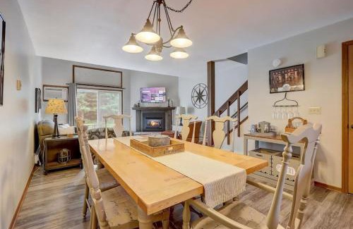 Lake Delton Casa | Sloane Condo for Families Golfers and Girls Trips