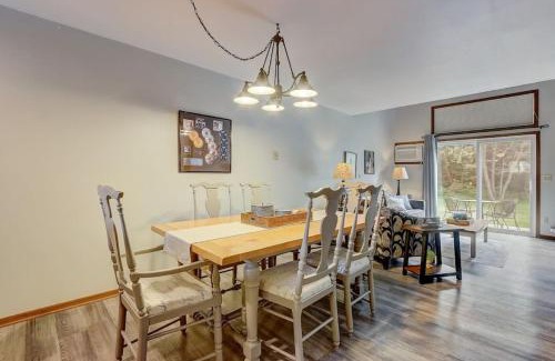Lake Delton Casa | Sloane Condo for Families Golfers and Girls Trips