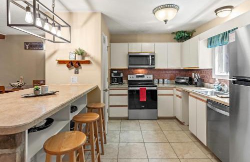 Village at Camelback Casa | Slope Lodge Prime Skiing Location Indoor Pool Hot Tub Sauna Private Deck