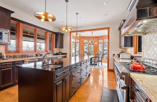 Whistler Creekside Chalet De Esquí | Slope Side Chalet | Ski in Ski out | Kadenwood