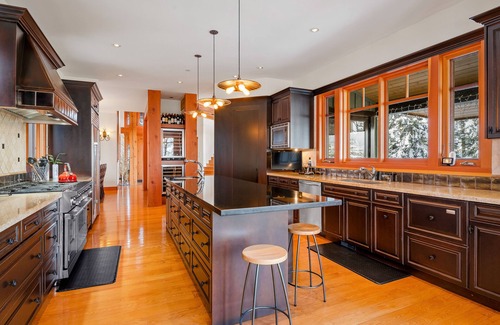Whistler Creekside Chalet De Esquí | Slope Side Chalet | Ski in Ski out | Kadenwood