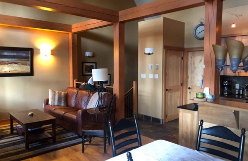 Golden Chalet De Esquí | Slope Side Luxury Open Beam Townhome Jacuzzi privado - Verdadero - Ski-in-out