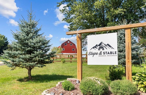 Baraboo Casa | Slope&Stable-Pickleball, Hot tub, Sauna, Arcade