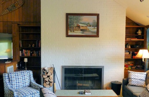 Bromley Mountain Casa | Slopeside 2-Level Living at this Bromley's Boles Townhouse