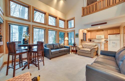 Boyne Falls Apartamento | Slopeside Boyne Mtn Resort Condo with Deck!