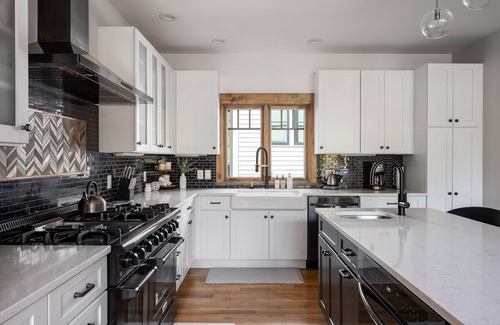 Old Town Casa | Slopeside Custom Chalet I 2 Hot Tubs I Fire Tables I Views I Best Price I Discounted Attractions