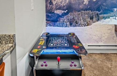 Village at Camelback Casa | Slopeside Escape by AvantStay Walk to Ski Lifts Arcade Games Shuffleboard
