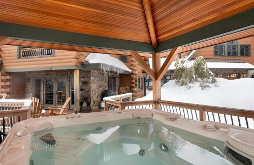 Central Vermont- Killington Casa | Slopeside Estate Luxurious Home on Great Eastern - Ski On Ski Off, Hot Tub, Private Shuttle