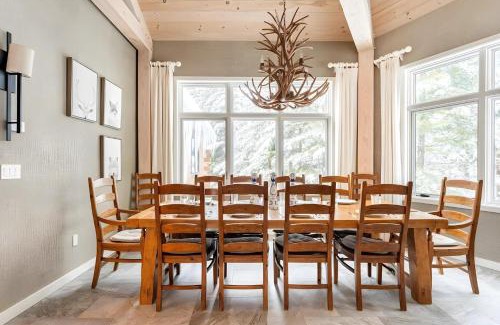Central Vermont- Killington Casa | Slopeside Estate Luxurious Home on Great Eastern - Ski On Ski Off, Hot Tub, Private Shuttle