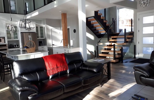 Sundance Estates Casa | Nueva casa en pendiente con el mejor esquí dentro y fuera de Sun Peaks