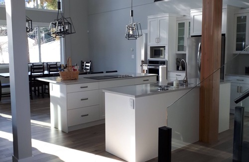 Sundance Estates Casa | Nueva casa en pendiente con el mejor esquí dentro y fuera de Sun Peaks