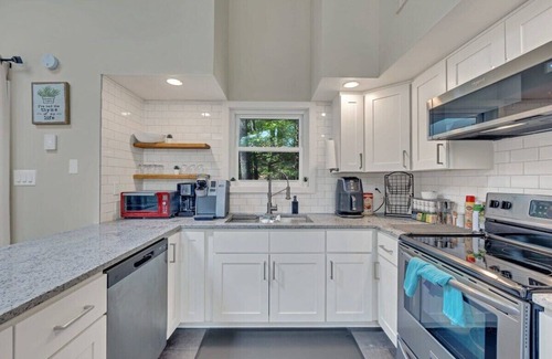 Bushkill Casa | Slopeside Lounge>GameRoom|Lakes|SwimmingPools|Dogs