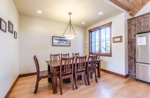 Old Town Casa | Slopeside Luxury Villa 136 I Ski Views I Steam Shower I Best Price I Discounted Attractions