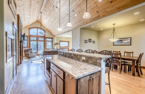 Old Town Casa | Slopeside Luxury Villa 136 I Ski Views I Steam Shower I Best Price I Discounted Attractions
