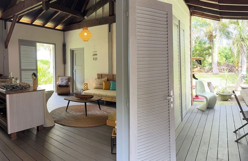 Naia Casa | Slow-living by the lagoon – Beachfront stay in Naïa Bay, New Caledonia
