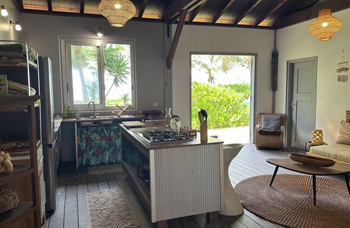 Naia Casa | Slow-living by the lagoon – Beachfront stay in Naïa Bay, New Caledonia