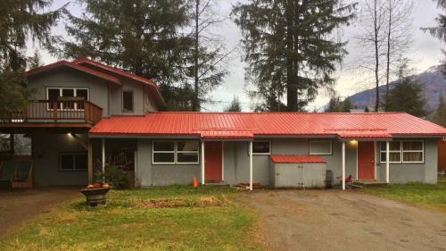 Mendenhaven Apartamento | Sluice Box - Affordable, Convenient, and near Mendenhall Glacier- DISCOUNTS ON TOURS!
