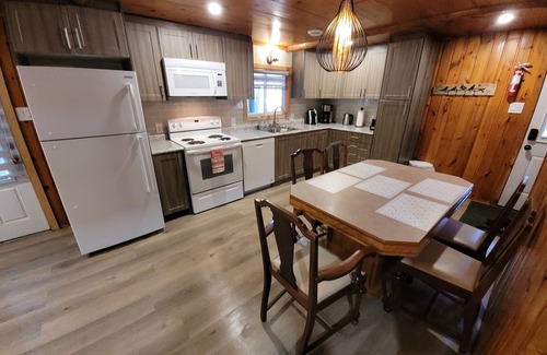 Petawawa Cabina | Slumber Inn at Pine Ridge Park