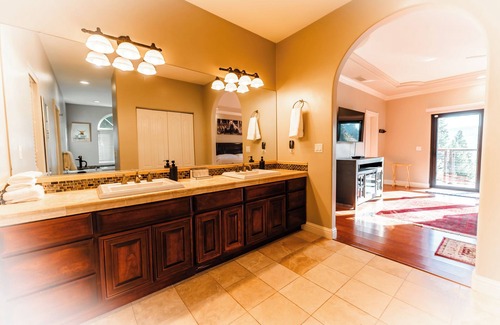 Pollock Pines Casa | Sly Park, Rubicon Trail, Hot Tub, Pool Table, Putting Green, BBQ, Deck, Sleeps10