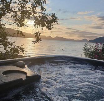 Aheim Casa | Småstranda Fjord Lodge