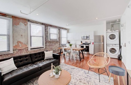 South Main Historic District Apartamento | SM 202 · Downtown Loft Style Unit with ALL Modern Amenities