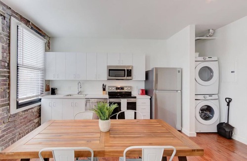 South Main Historic District Apartamento | SM 202 · Downtown Loft Style Unit with ALL Modern Amenities