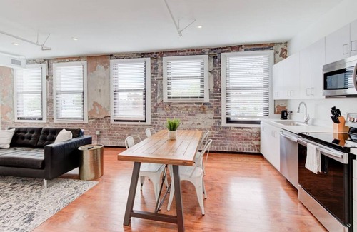 South Main Historic District Apartamento | SM 202 · Downtown Loft Style Unit with ALL Modern Amenities