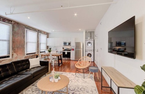New Pathways Apartamento | SM 205 · Historic Details, Modern Updates, Prime Location!