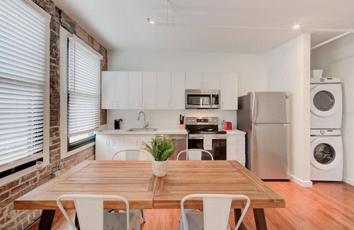 New Pathways Apartamento | SM 205 · Historic Details, Modern Updates, Prime Location!