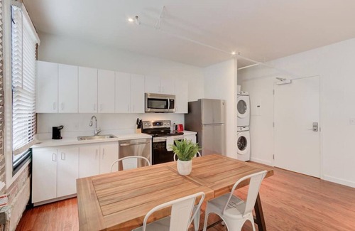 New Pathways Apartamento | SM 205 · Historic Details, Modern Updates, Prime Location!