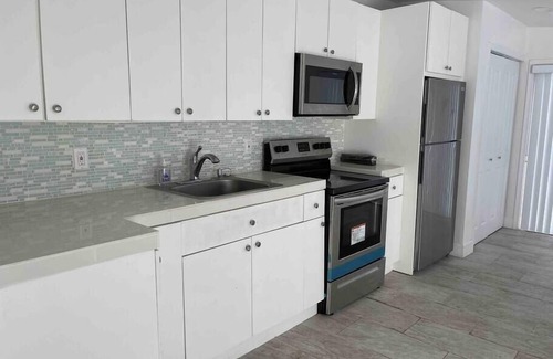 South Miami Casa | SM La Blanca Cheerful 1 Bedroom and Patio