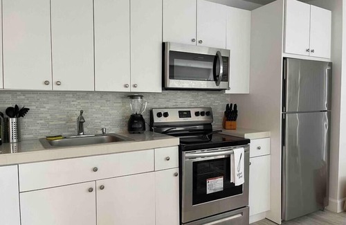 South Miami Casa | SM La Blanca Cheerful 1 Bedroom and Patio