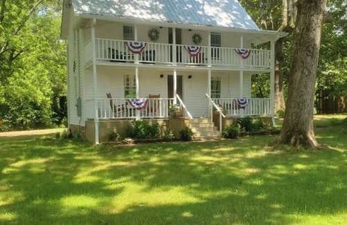 Demorest Casa | Small 1897 Farm House, super cozy on two acres