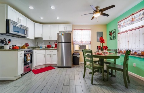 Lake Ridge Apartamento | Small 2BR / Fully Equipped Kitchen / Parking