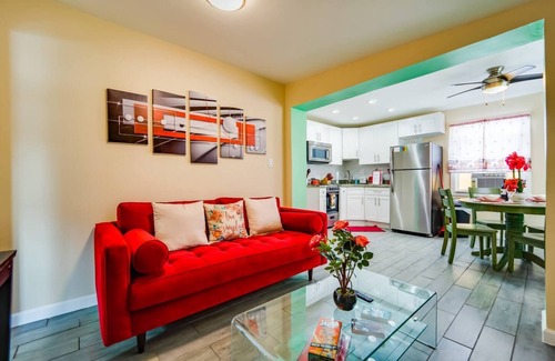 Lake Ridge Apartamento | Small 2BR / Fully Equipped Kitchen / Parking