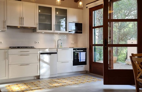 Valls Apartamento | Pequeña y confortable casa independiente. Espacioso jardín privado.3 km Valls