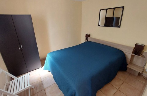 La Roque-sur-Ceze Apartamento | Pequeño apartamento en la planta baja de un chalet