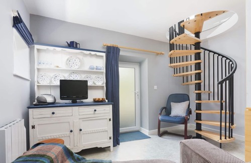 Ballasalla Cabaña | Small, but perfectly formed encapsulates this one up, one down maisonette in the small village of Ba