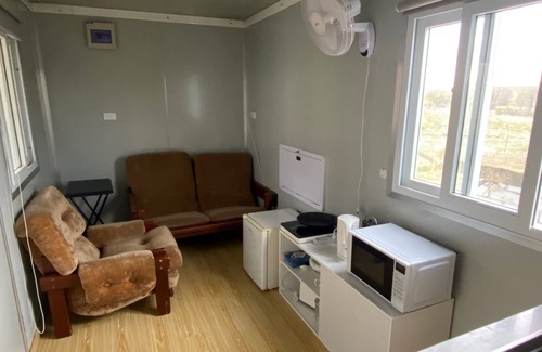 Coree Cabina | Small Cabin and separate Caravan In The Countryside Near Canberra