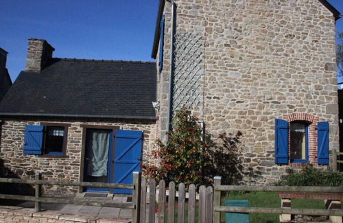 Corseul Casa | Pequeña casa de piedra con encanto entre tierra y mar