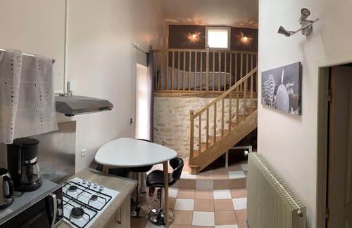 Chalandray Casa | Pequeña en el campo junto al río cerca de Futuroscope con spa, piscina, sauna