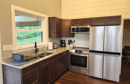 Brooks Casa | Small cottage house, centered on 100 acres surround by hills, lake, and cattle.