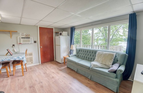 Frontenac Cabina | Small Cottage Charming 2-Bed Cottage: Your Lakeside Oasis for 4!