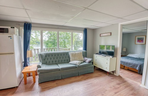 Frontenac Cabina | Small Cottage Charming 2-Bed Cottage: Your Lakeside Oasis for 4!