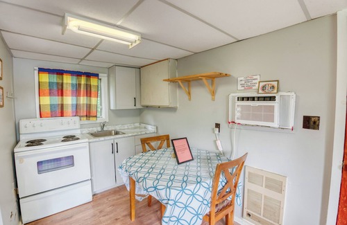 Frontenac Cabina | Small Cottage Charming 2-Bed Cottage: Your Lakeside Oasis for 4!