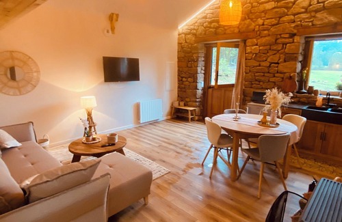 Quelven Casa | Small country house overlooking the valley, close to hiking trails