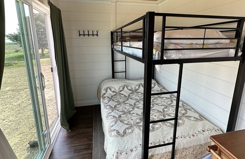 Viroqua Cabina | Small cozy cabin near Public fishing and hunting grounds
