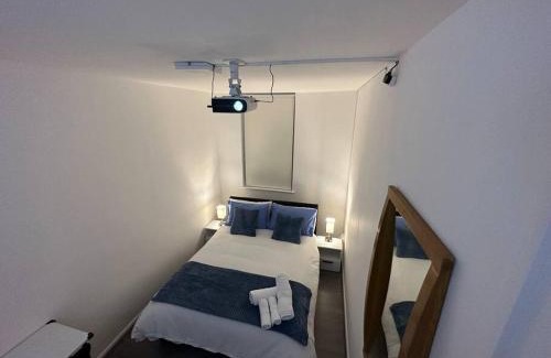 Weavers Casa | Small cozy private bedroom zone1