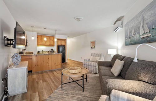 Charlevoix Condominio | Suite de lujo con un toque de hogar en el centro de Charlevoix.